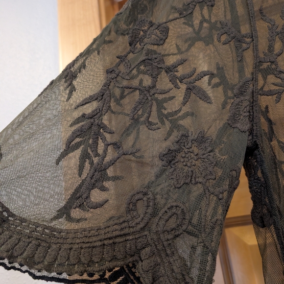 LUQ Olive Sheer Lace Kimono - Picture 8 of 10